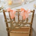 Декор свадебных стульев лентами персикового цвета