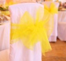 Лимонная свадьба - оформление стульев бантами