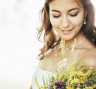 Фото невесты с букетом полевых цветов