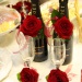 Оформление бутылок и бокалов на свадьбе в красном стиле