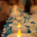 Свадебные свечи в оформлении в голубых тонах