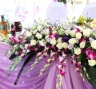 Сиреневая свадьба  - украшение стола молодых цветами
