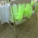 Оформление стульев на свадьбе в яблочном стиле