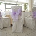 Украшение свадебных стульев в сиреневом цвете