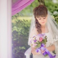 Невеста с нежно-лавандовым свадебным букетом