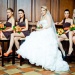 Невеста с подружками на оранжевой свадьбе