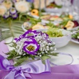 Цветочное лавандовое оформление свадебного стола