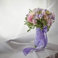 Букет невесты с фиолетовой лентой