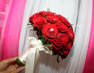 Букет невесты из алых роз