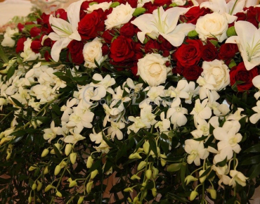 Композиция из живых цветов на свадебный стол, 1.5м