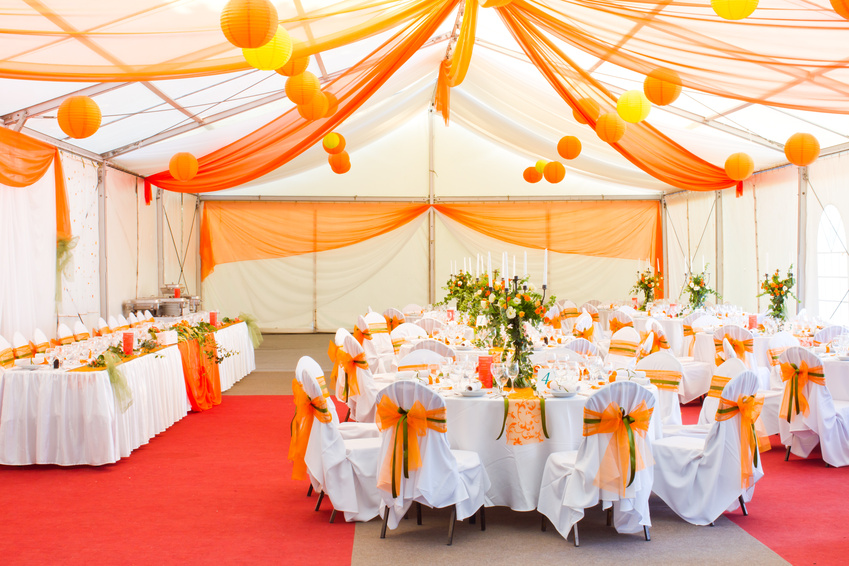 Оформление свадебного зала своими руками в оранжевом стиле