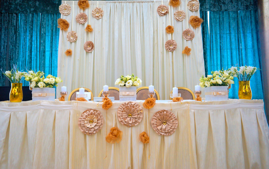 Декор свадебного зала в оранжевом стиле